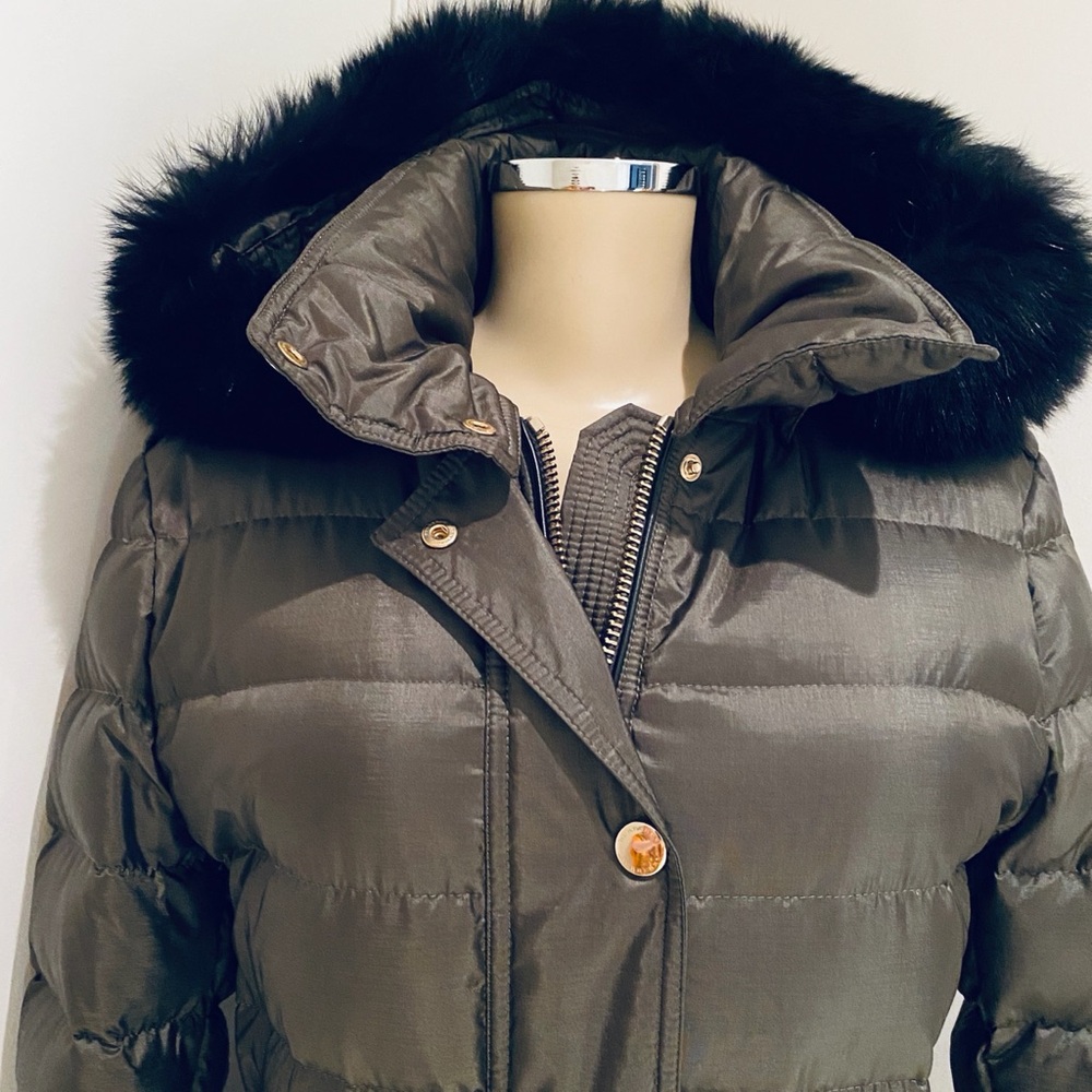 BURBERRY LONDON  ABBEYDALE FOX-FUR TRIMMED PUFFER COAT. - Picture 4 of 14
